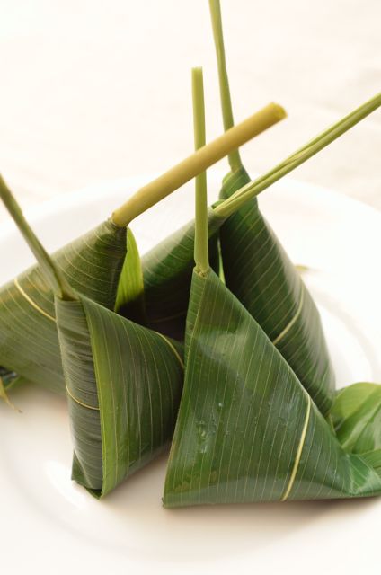 つるんと瑞々しい美味しさ 夏の麩まんじゅう食べ比べ
